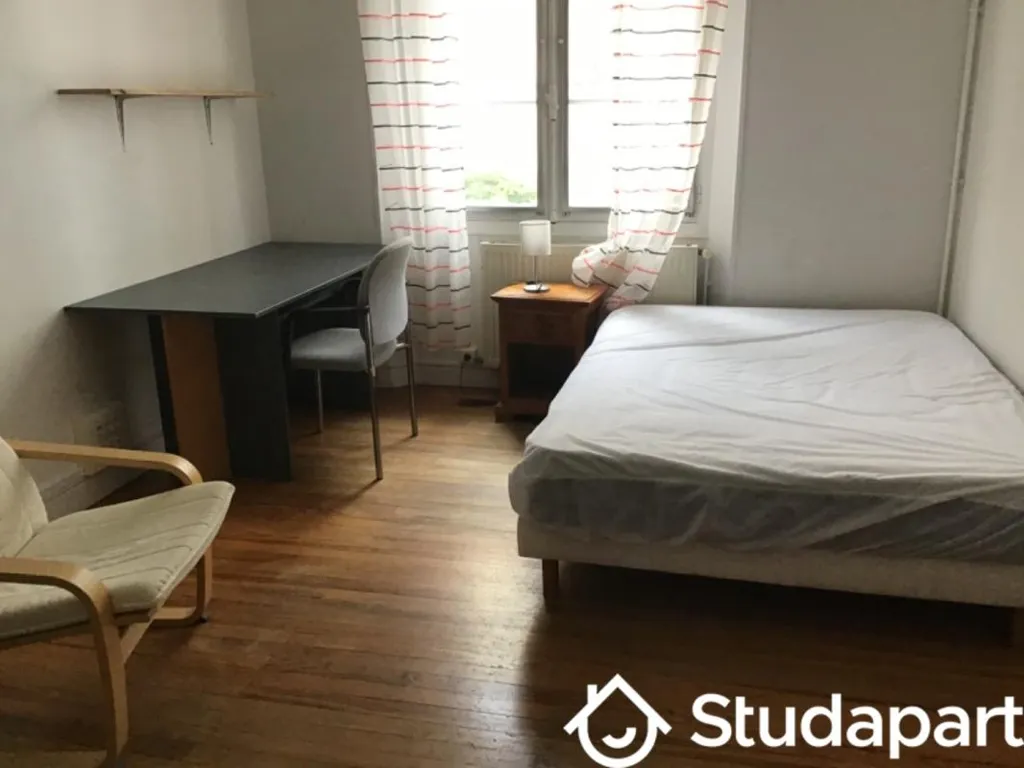 Chambres - Appartement meublé avec garage à vélos au centre-ville d'Aigle