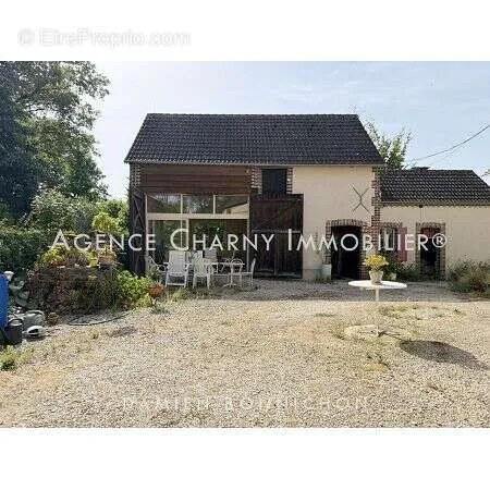 Välivaade - Historic Maison with Large Garden in Les Ormes