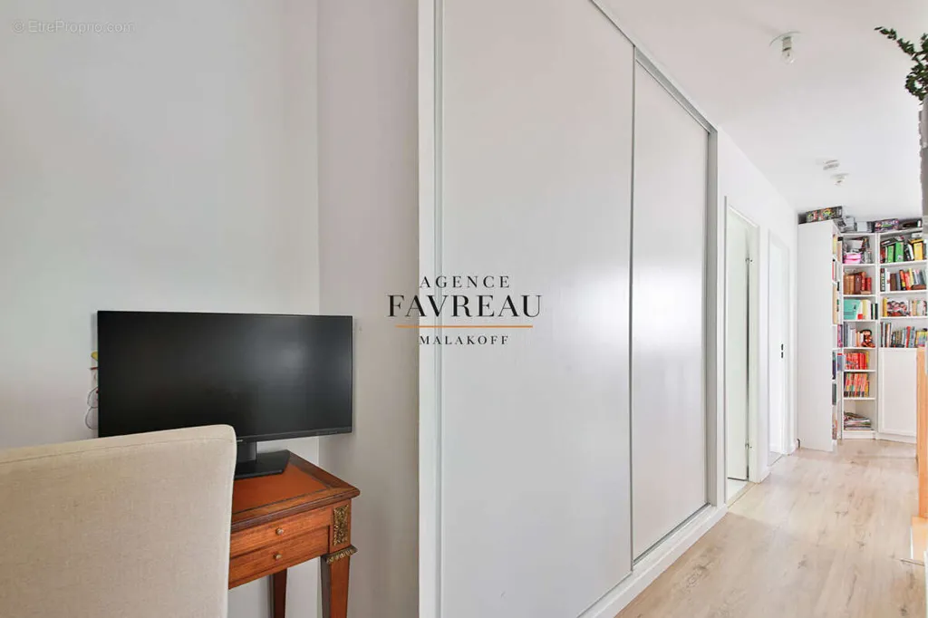 Entrée - Duplex 4 Pièces avec Terrasse à Malakoff