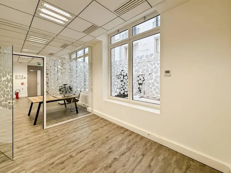 Bureau - Locaux Professionnels de 255 m² à Paris 10ème