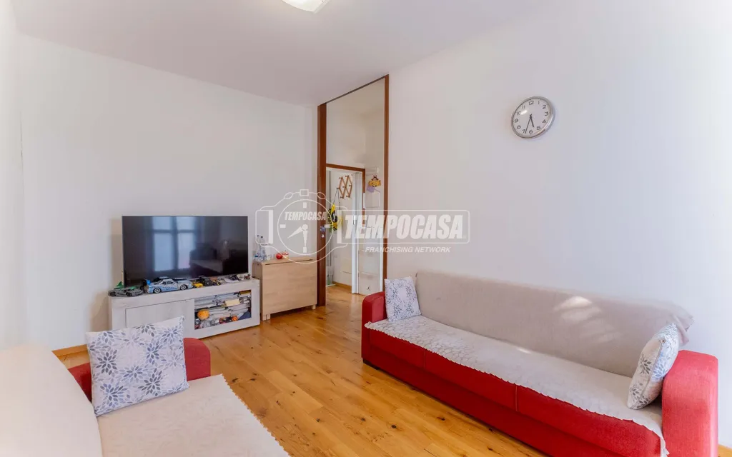 Elutuba - Brightly Lit Two-Bedroom in Novate Milanese