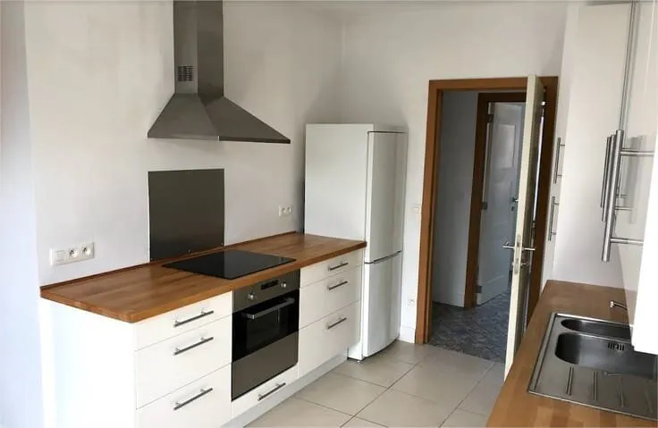 Maison 3 Façades avec Jardin et Bureau à Proximité du Village