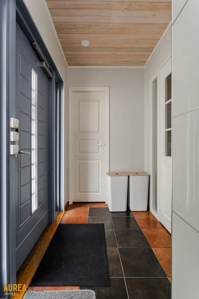 Ingresso - Modernised Detached House with Garden in Ii