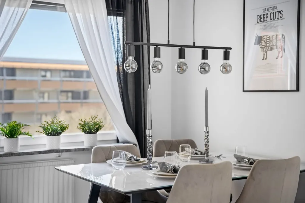 Sala da pranzo - Open-Plan Flat with Balcony in Kista