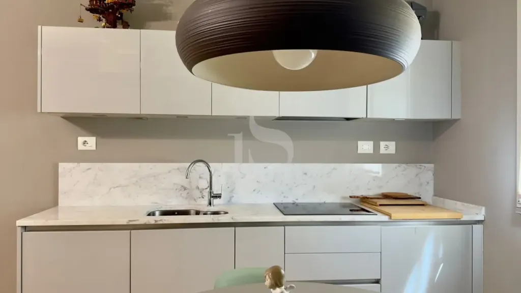 Cuisine - Modern Trilocale with Terrace in Milan