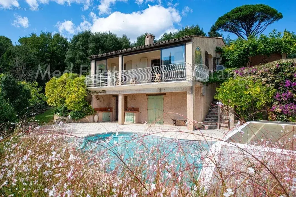 Piscine - Villa Luxueuse avec Vue Mer à Grimaud