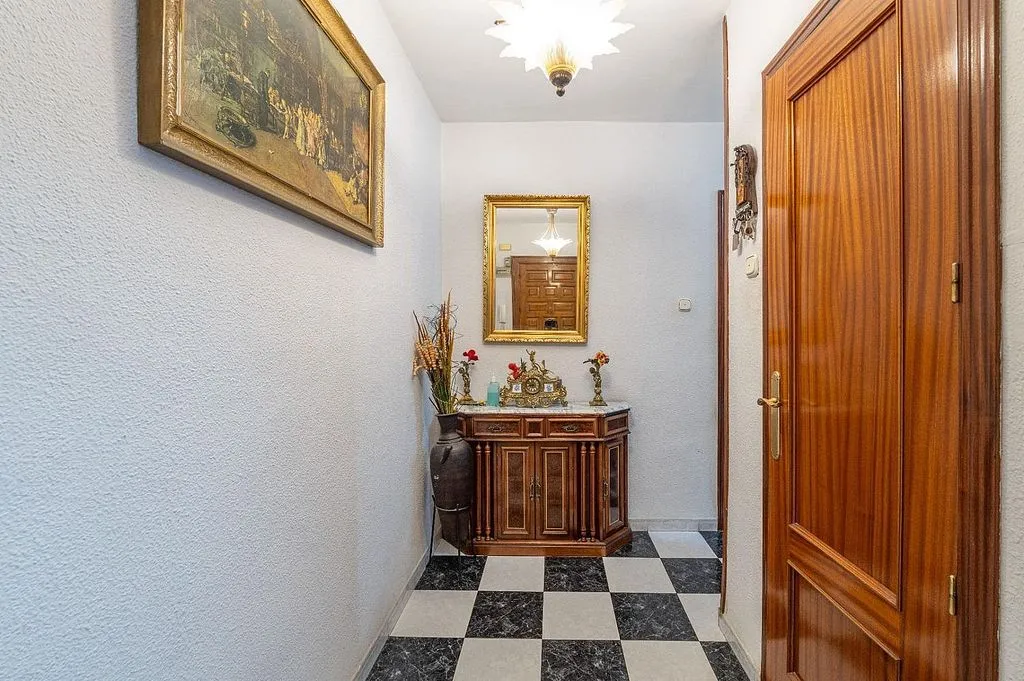Hallway - Apartment with Terrace in Zaidín District
