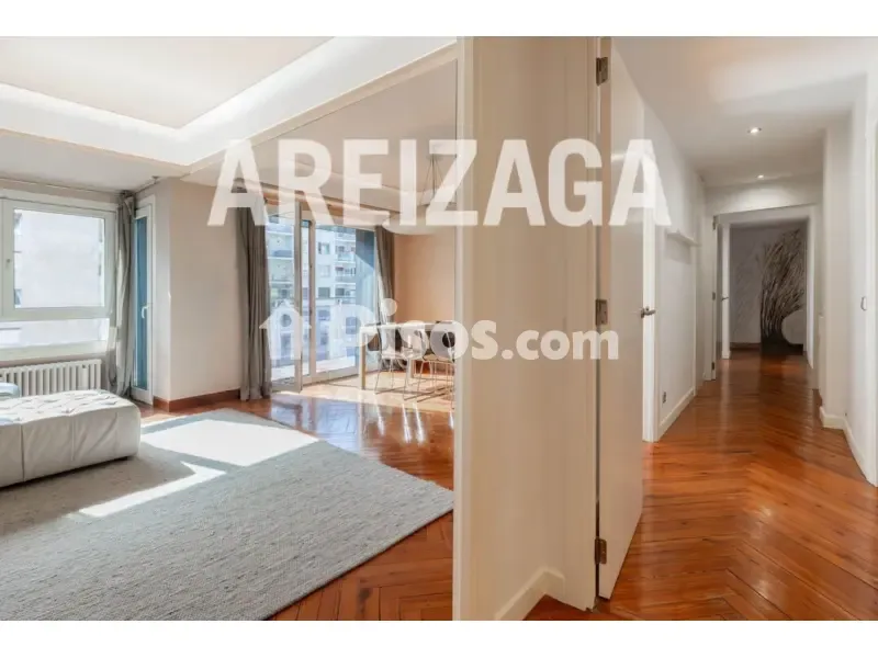 Séjour - Spacious Apartment with Terrace in Amara