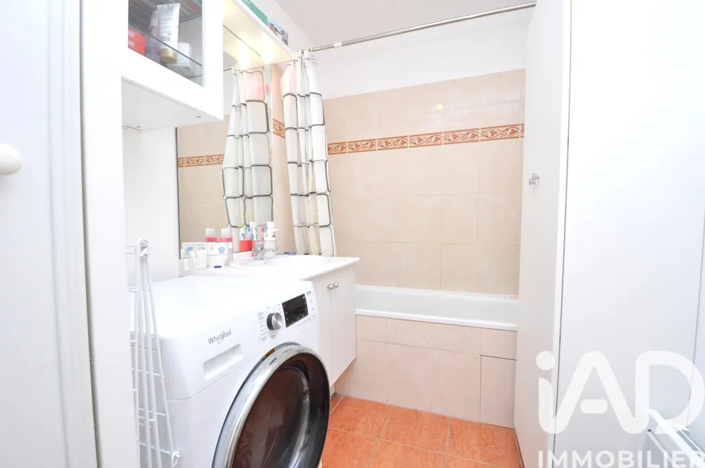 Utility Room - Apartment with Balcony in Arpajon Centre