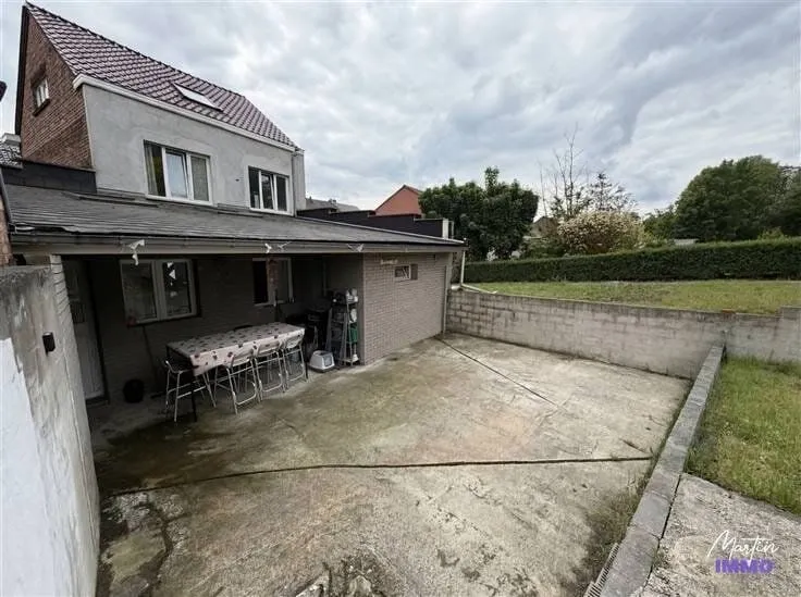 Giardino - 3-Garage Plot in Quiet Street