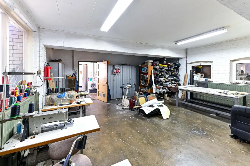 Pièces - Free-Standing Business House with Workshop in Venlo