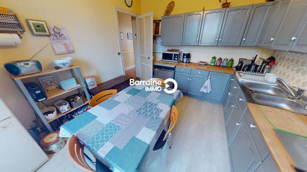Kitchen - Spacious House with Garden in Brest - Le Guelmeur