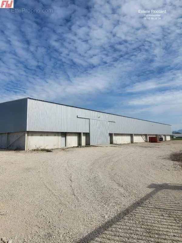 Exterior - Agricultural Warehouse with Large Land in Bedarrides