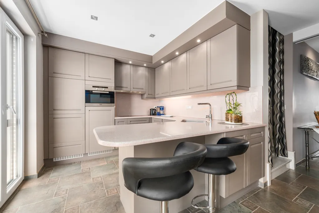 Cuisine - Duplex avec Vue sur la Place à Deinze