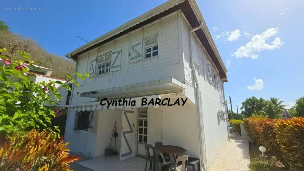 Extérieur - Ensemble Immobilier avec Piscine à Le Carbet