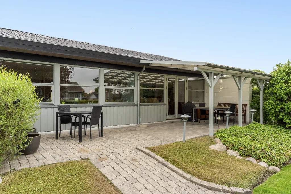 Terrace - Modernised Villa with Garden in Linde