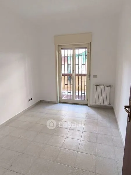 Pièces - Three-Bedroom Apartment with Balcony in Messina