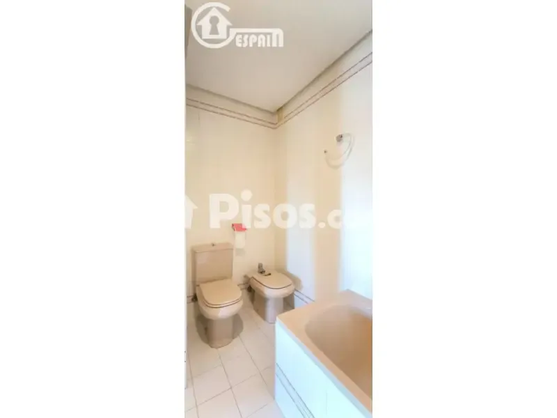 Vannitoad - Duplex with Private Garage in Madrid