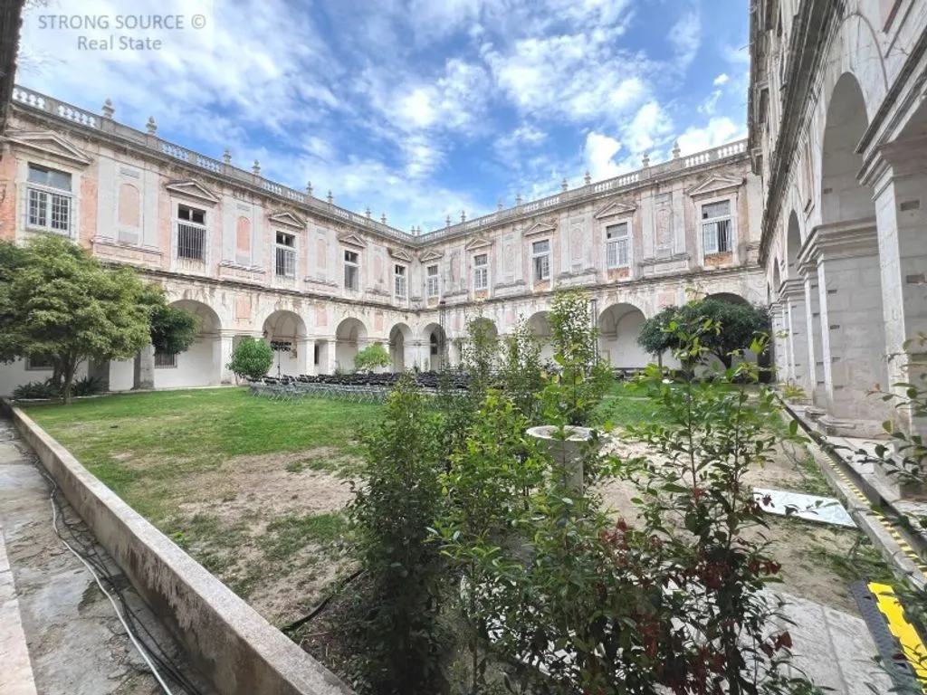 Aed - Luxury Apartments with River View in Graca, Lisbon