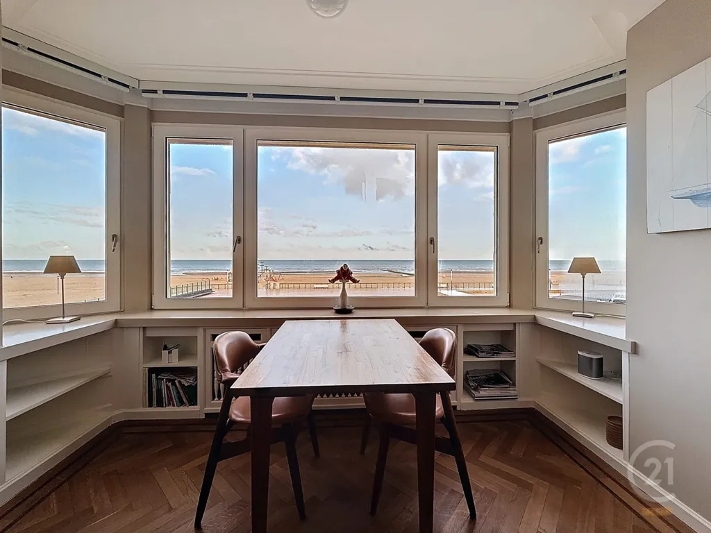 Salle à manger - Appartement Art Déco avec Vue Panoramique sur la Mer à Ostende