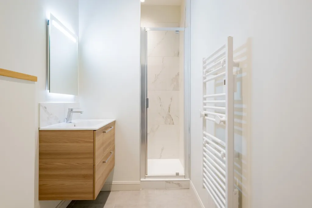 Salles de bain - Appartement rénové 2 pièces à Bayonne