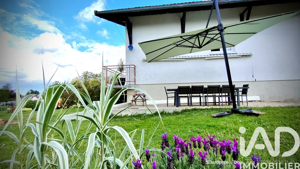 Jardin - Maison Traditionnelle Rénovée avec Balcon à Dole
