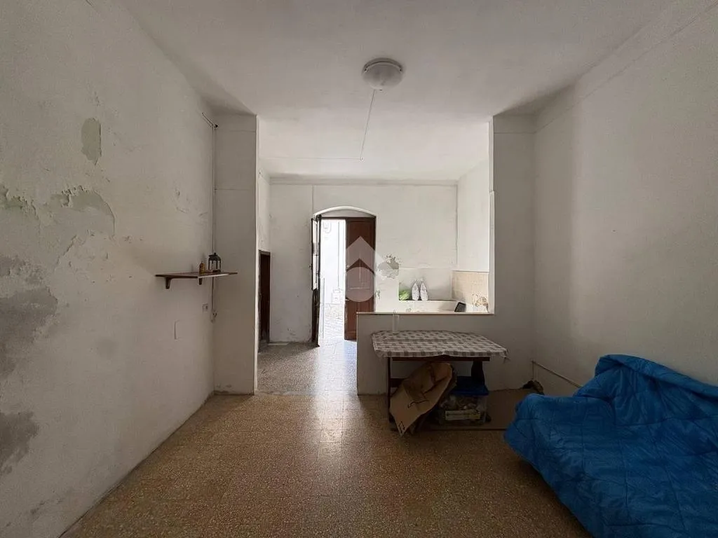 Elutuba - Restoration-Ready Flat in Brindisi Centre