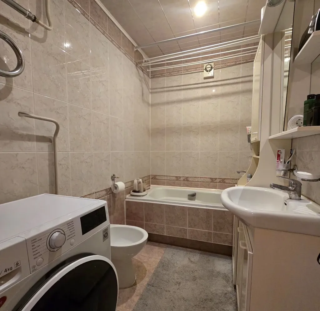 Salles de bain - 4-Bedroom Apartment with Balcony in Klaipėda