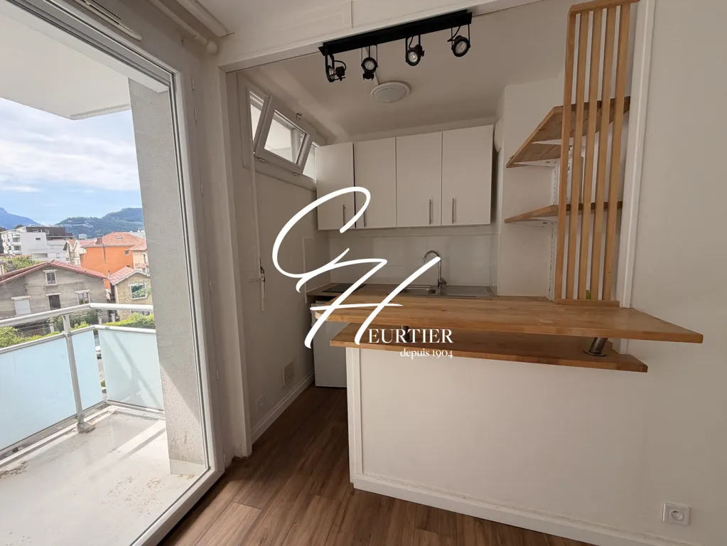 Balcon - Studio Refait à Neuf avec Balcon à Saint-Martin-d'Hères