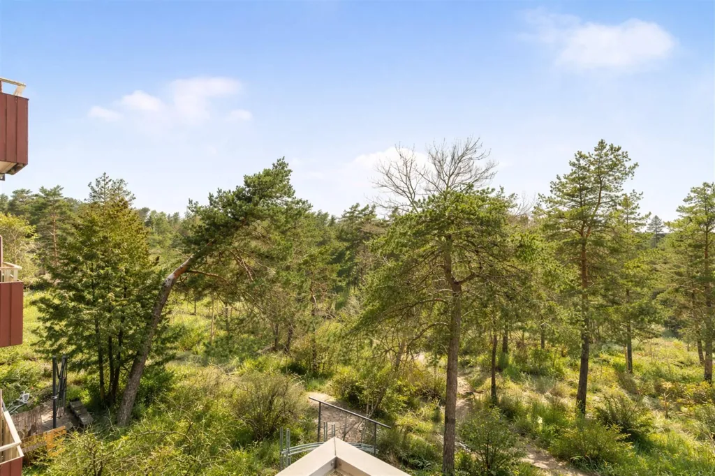 Jardin - 2-Bedroom Apartment with Two Balconies in Bromma