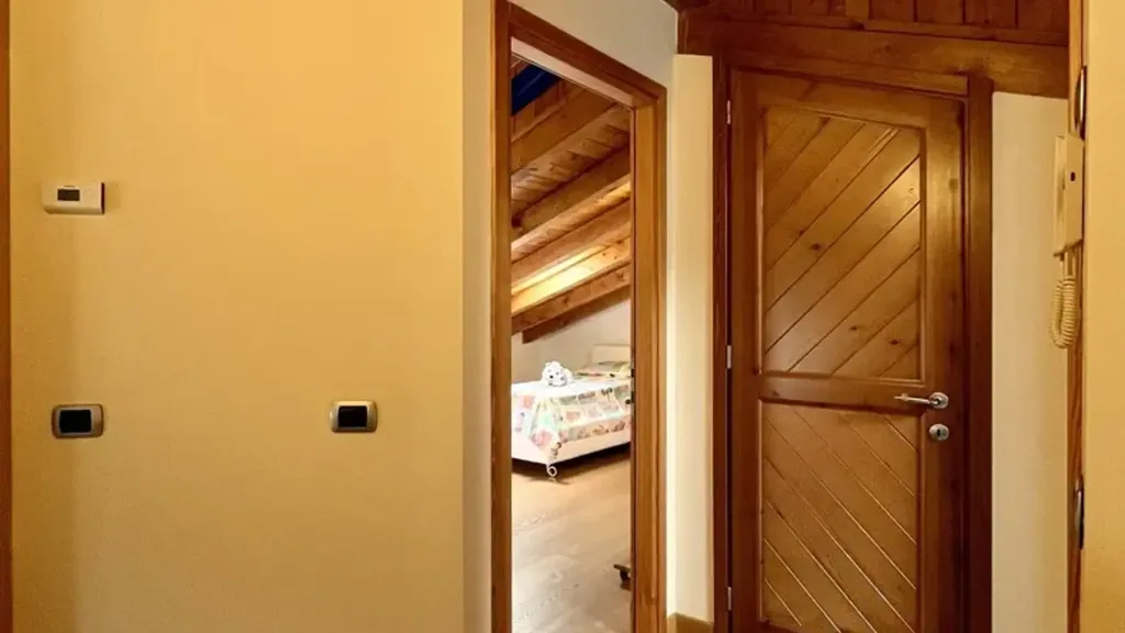 Entrée - Villa with Panoramic Balcony in Valle Intelvi