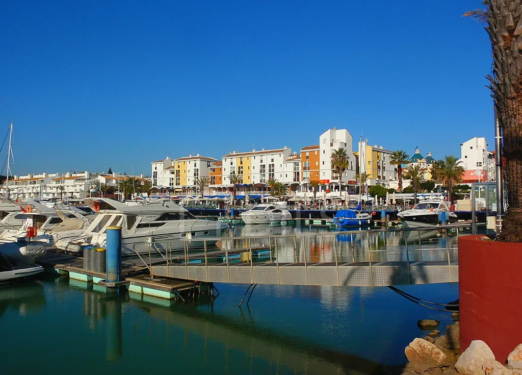 T4 Villa with Pool in Vilamoura