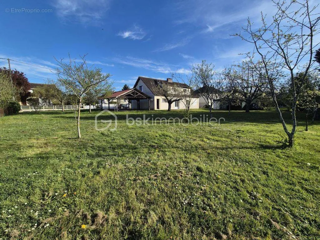 Jardin - Maison de Plain-Pied avec Balcon dans le Quartier Calme de Gien
