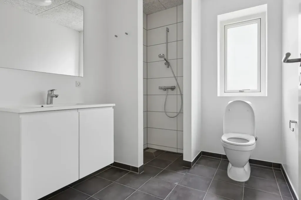 Salles de bain - Modern House with Balcony in Kolding