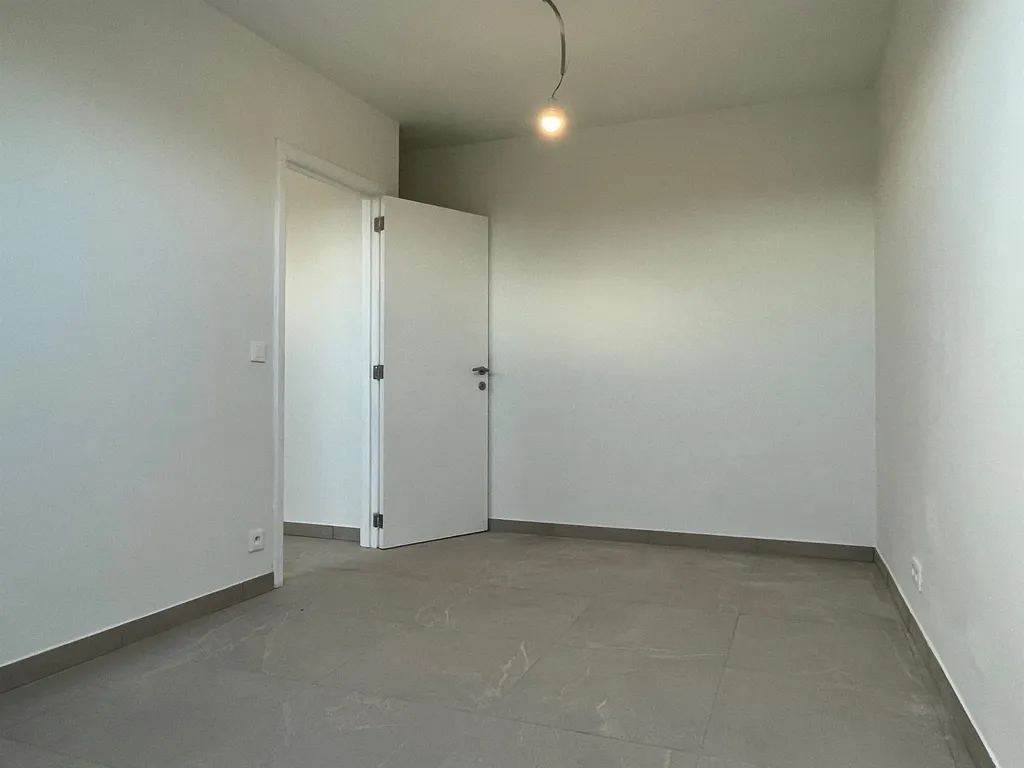 Pièces - Appartement Neuf 3 Chambres avec Bureau à Proximité des Commodités