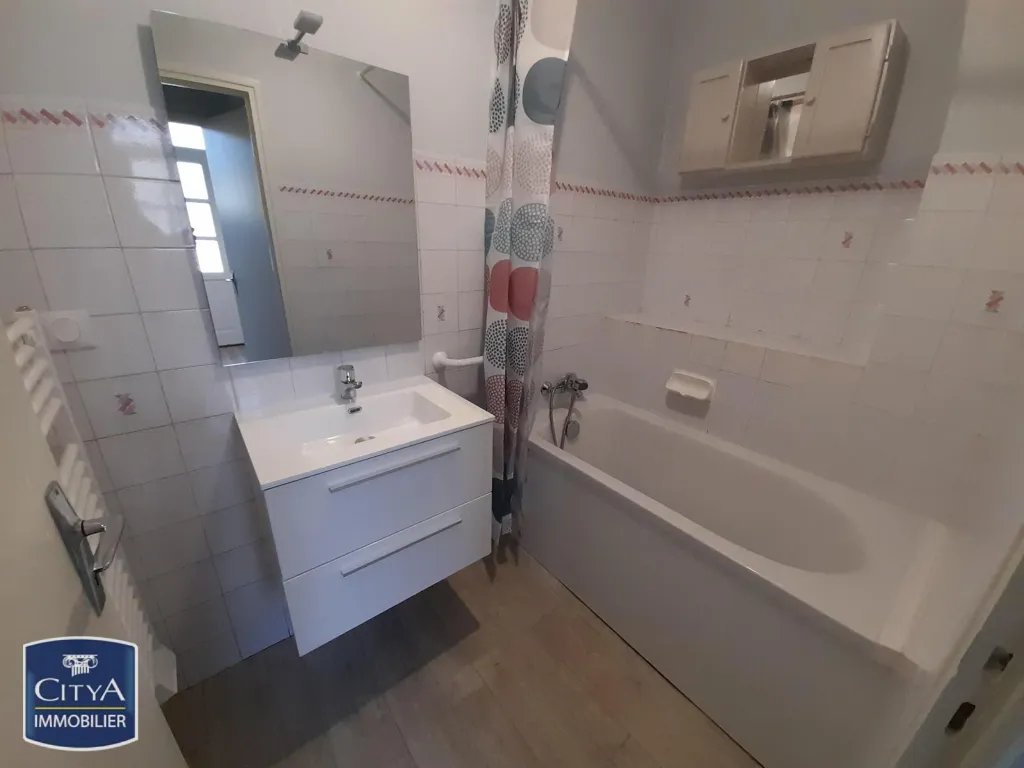 Vannitoad - Bright Studio with Parking in Châtellerault