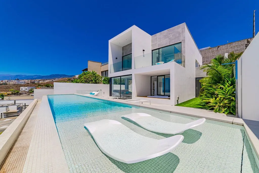 Piscine - Contemporary Villa with Sea Views in Santa Cruz