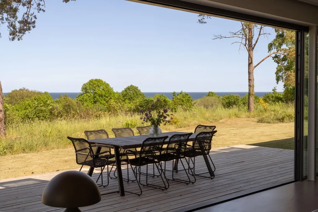Terrazza - Architectural Villa with Sea View in Vik