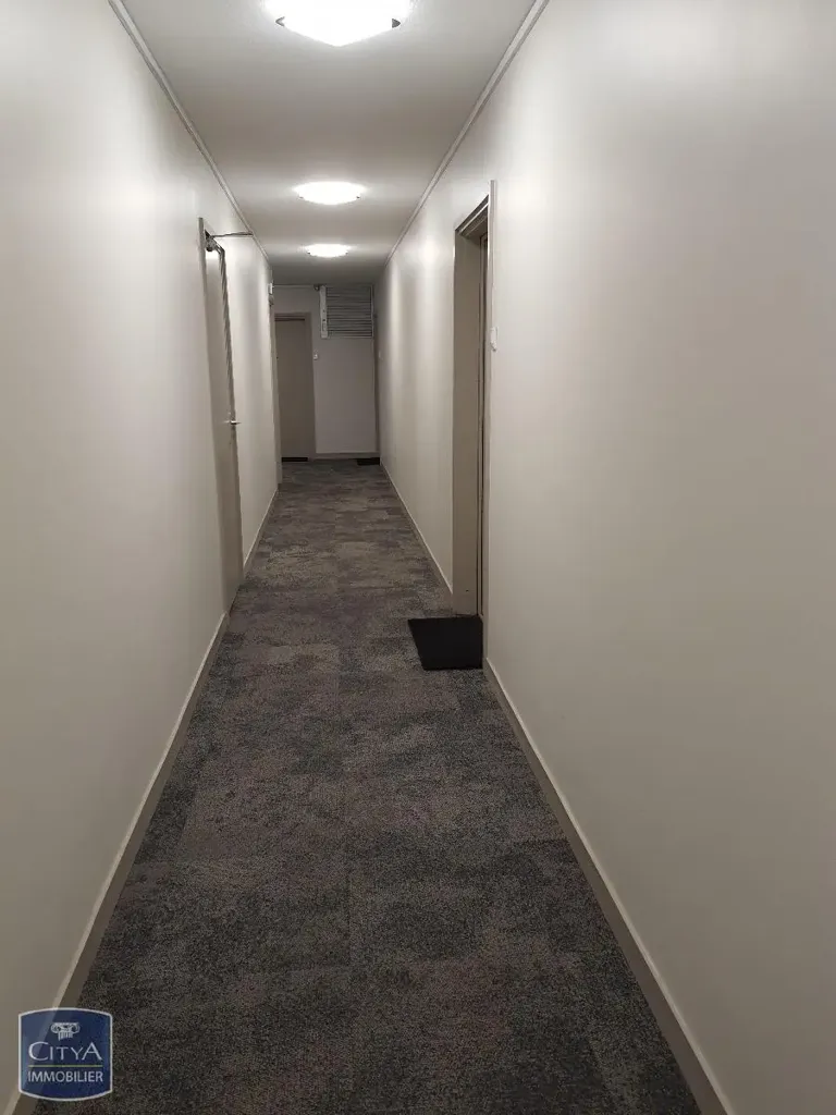 Hallway - Bright Flat with Metro Access in Saint-Maurice