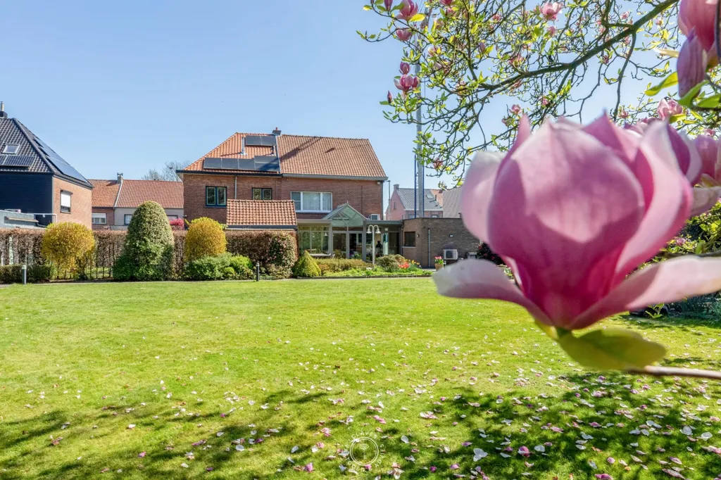 Garden - House with Enchanting Garden in Sint-Niklaas
