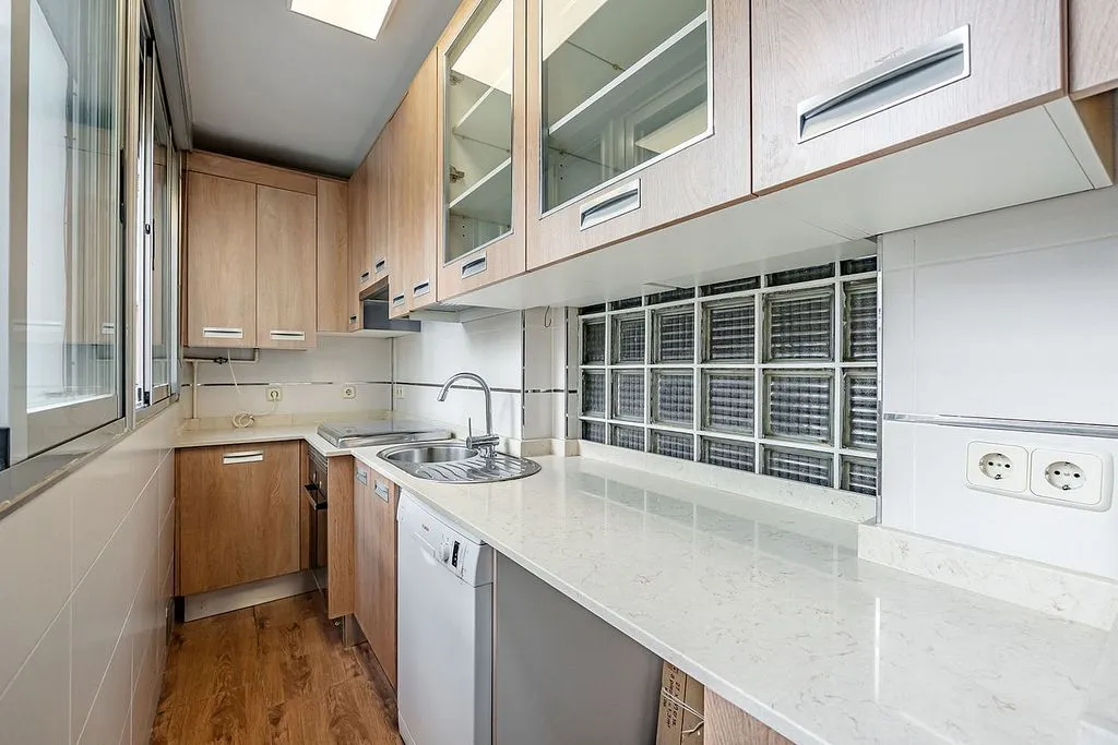Cuisine - 3-Bedroom Flat with Terrace in Aluche