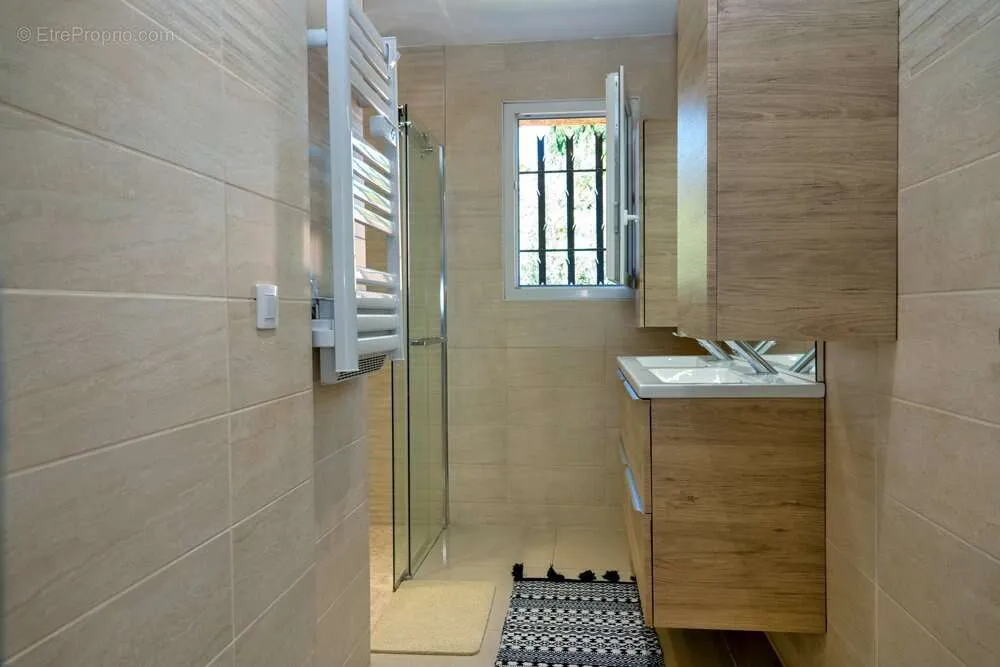 Salles de bain - Maison avec Piscine et Studio Indépendant