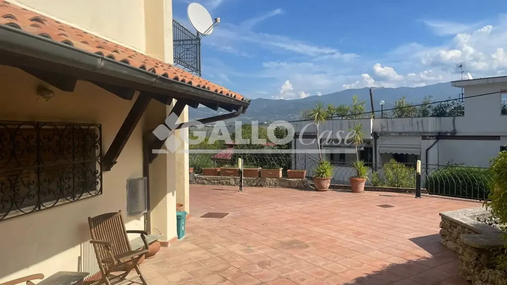 Terrazza - Ground Floor Apartment with Courtyard in Cosenza