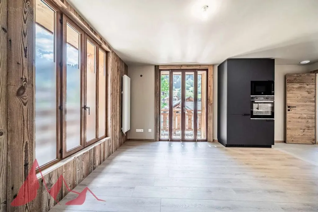 Séjour - Appartement Rénové avec Balcon au Centre de Morzine