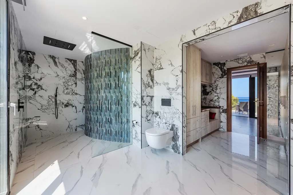 Salles de bain - Beachfront Villa with Pool in Puerto Pollensa