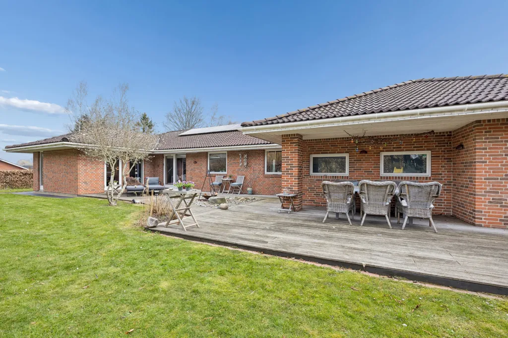 Terrasse - Murstensvilla with Garage in Førslev