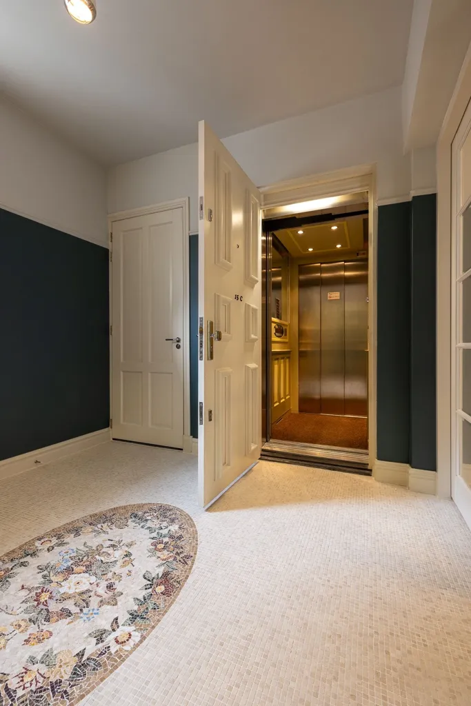 Esik - Monumental Apartment with Terrace in Rotterdam