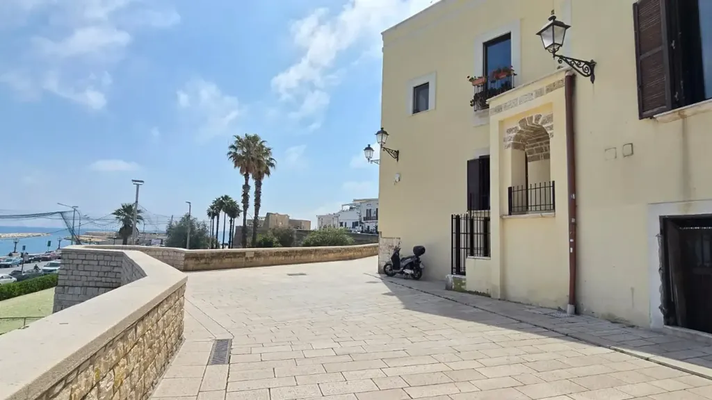 Extérieur - Quadrilocale with Balcony in Bari's Historic Centre