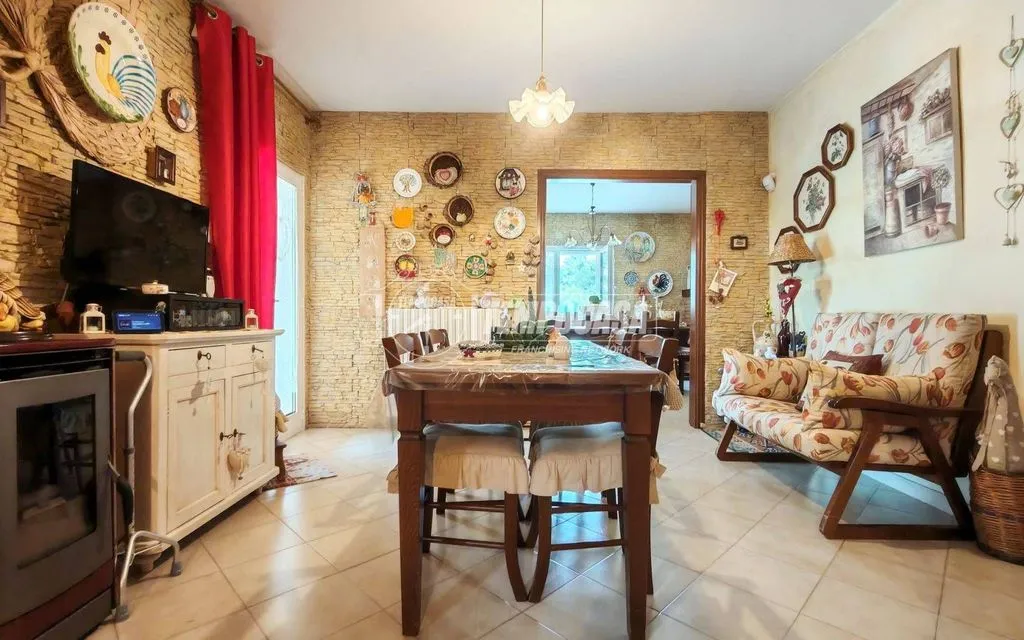 Salle à manger - Luxury Villa with Private Garden in Carraro Procino