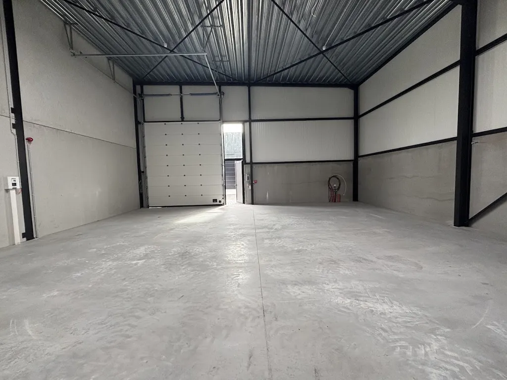 Garage - Unité Commerciale avec Parking à Zwevegem